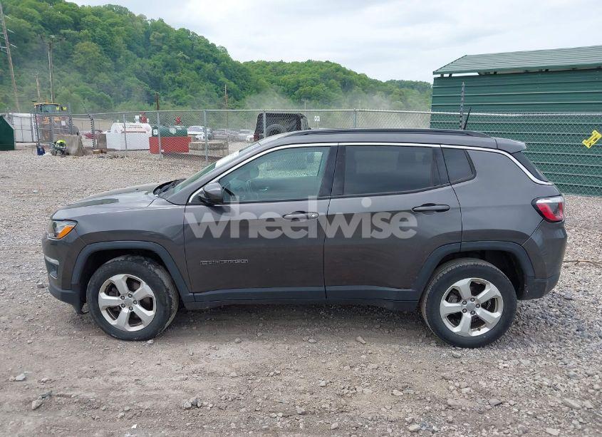 Photo 15 of 2018 Jeep Compass LATITUDE 4X4 (VIN 3C4NJDBB6JT175768)