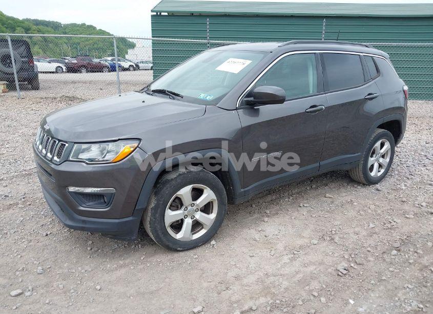 Photo 2 of 2018 Jeep Compass LATITUDE 4X4 (VIN 3C4NJDBB6JT175768)
