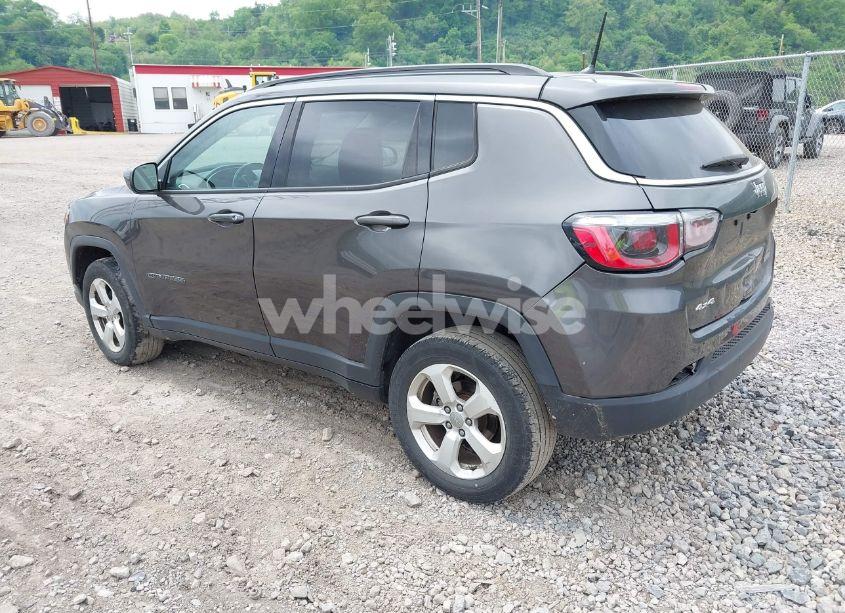 Photo 3 of 2018 Jeep Compass LATITUDE 4X4 (VIN 3C4NJDBB6JT175768)
