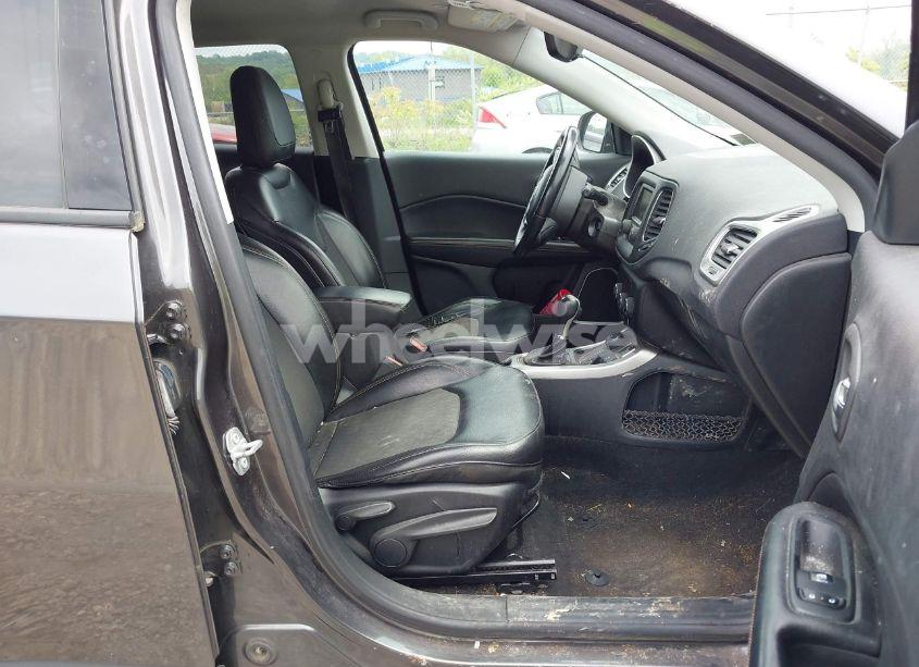 Photo 5 of 2018 Jeep Compass LATITUDE 4X4 (VIN 3C4NJDBB6JT175768)