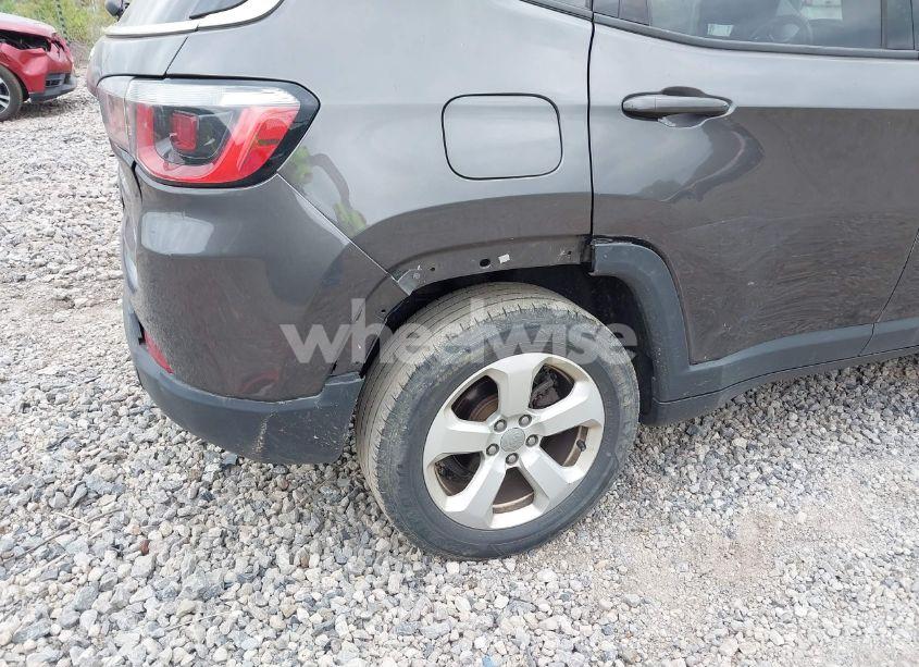 Photo 6 of 2018 Jeep Compass LATITUDE 4X4 (VIN 3C4NJDBB6JT175768)