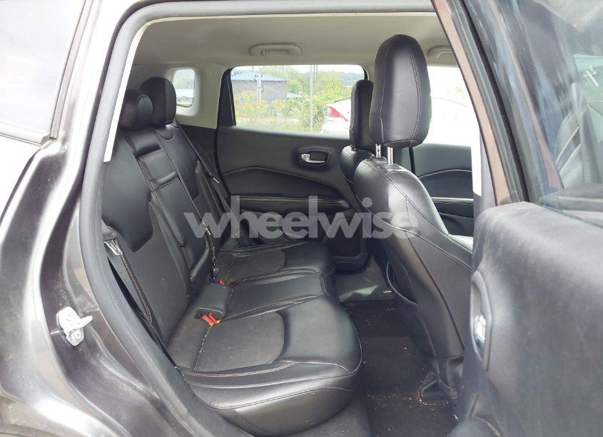 Photo 8 of 2018 Jeep Compass LATITUDE 4X4 (VIN 3C4NJDBB6JT175768)