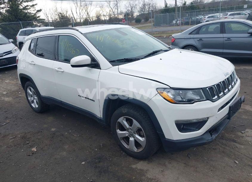 2018 Jeep Compass LATITUDE 4X4 (VIN 3C4NJDBB6JT178170) main photo