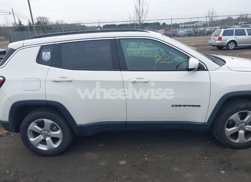 Photo 13 of 2018 Jeep Compass LATITUDE 4X4 (VIN 3C4NJDBB6JT178170)