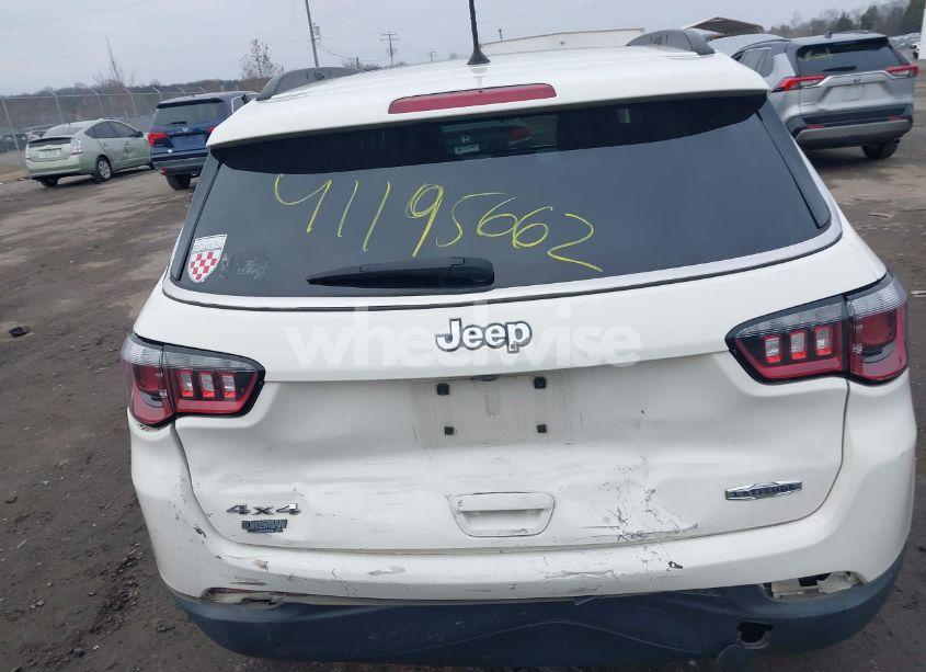 Photo 16 of 2018 Jeep Compass LATITUDE 4X4 (VIN 3C4NJDBB6JT178170)