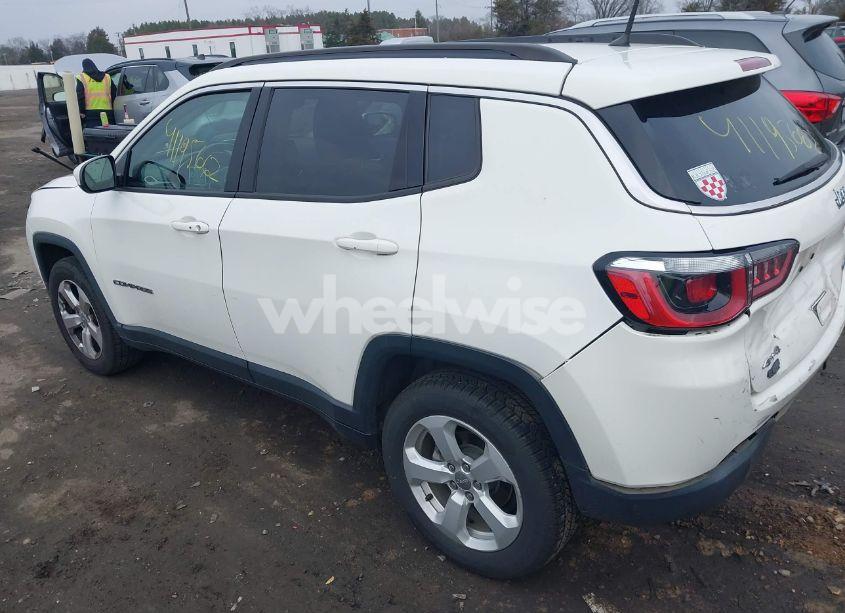 Photo 3 of 2018 Jeep Compass LATITUDE 4X4 (VIN 3C4NJDBB6JT178170)