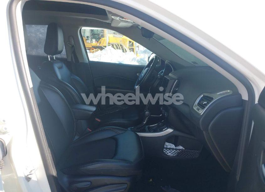 Photo 5 of 2018 Jeep Compass LATITUDE 4X4 (VIN 3C4NJDBB6JT178170)