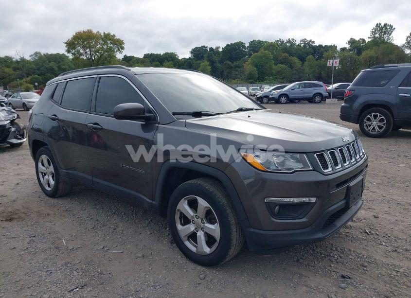 2018 Jeep Compass LATITUDE 4X4 (VIN 3C4NJDBB6JT200054) main photo