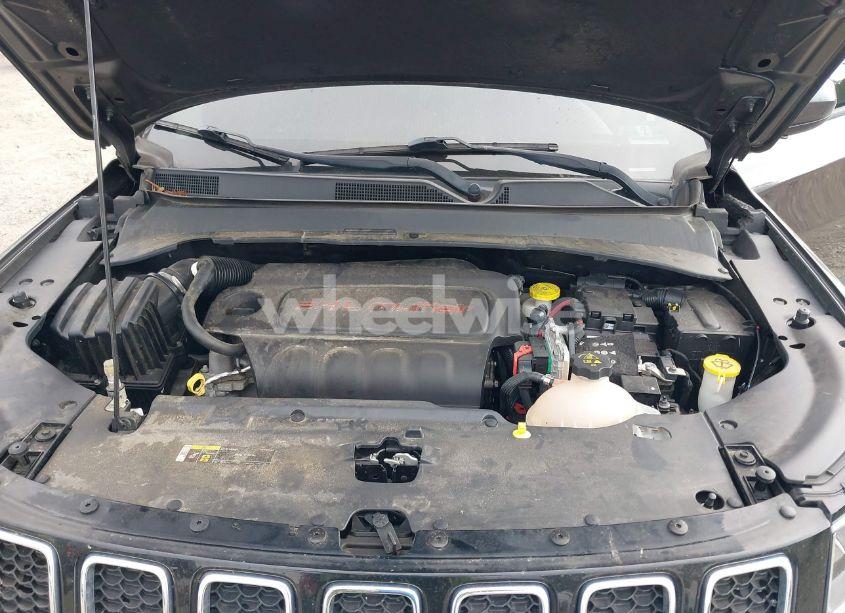 Photo 10 of 2018 Jeep Compass LATITUDE 4X4 (VIN 3C4NJDBB6JT200054)