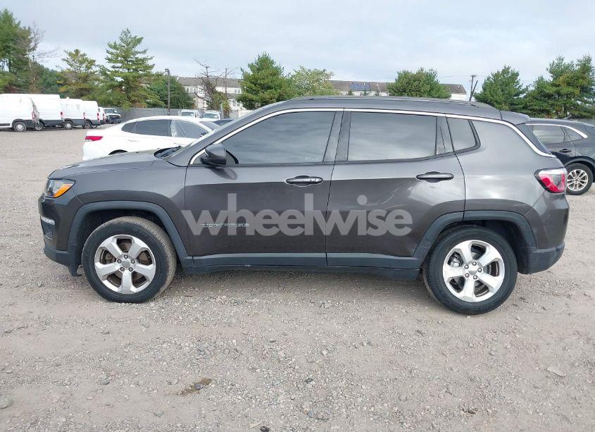 Photo 14 of 2018 Jeep Compass LATITUDE 4X4 (VIN 3C4NJDBB6JT200054)