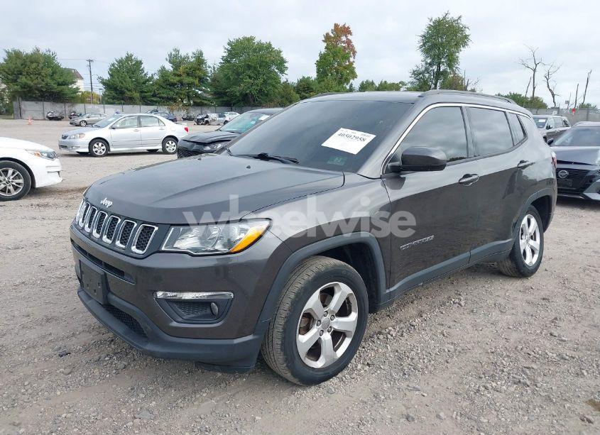 Photo 2 of 2018 Jeep Compass LATITUDE 4X4 (VIN 3C4NJDBB6JT200054)
