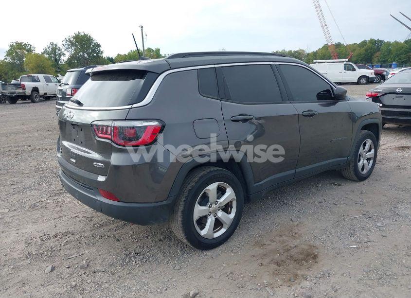 Photo 4 of 2018 Jeep Compass LATITUDE 4X4 (VIN 3C4NJDBB6JT200054)