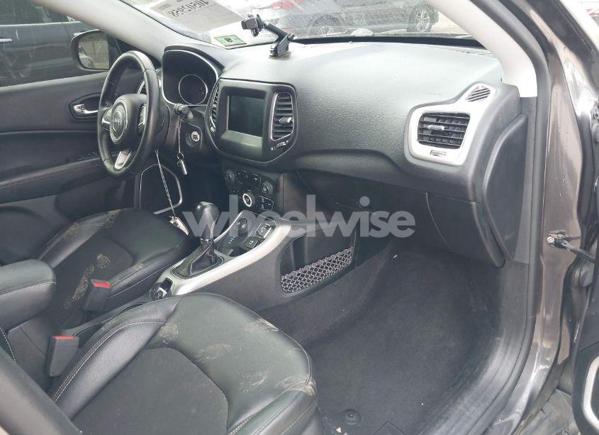 Photo 5 of 2018 Jeep Compass LATITUDE 4X4 (VIN 3C4NJDBB6JT200054)