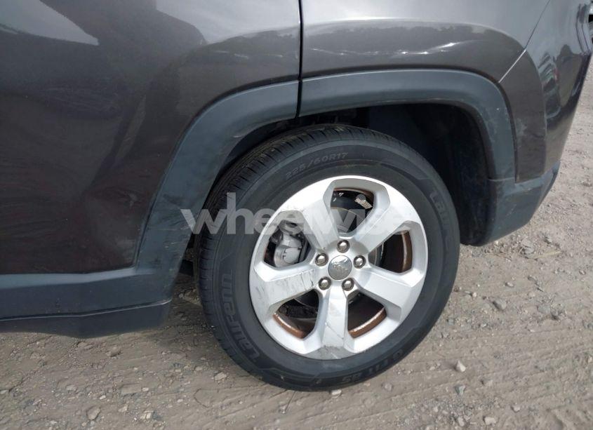 Photo 6 of 2018 Jeep Compass LATITUDE 4X4 (VIN 3C4NJDBB6JT200054)