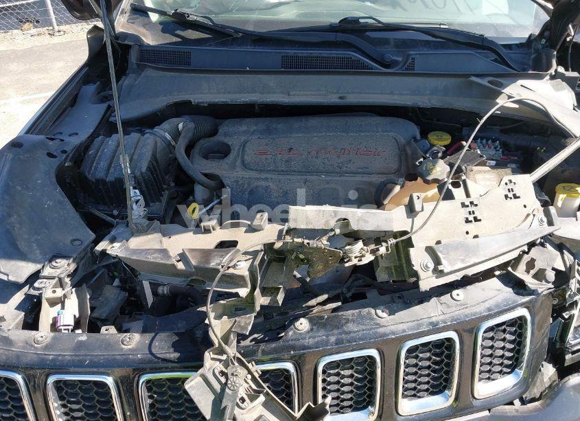 Photo 10 of 2018 Jeep Compass LATITUDE 4X4 (VIN 3C4NJDBB6JT239565)