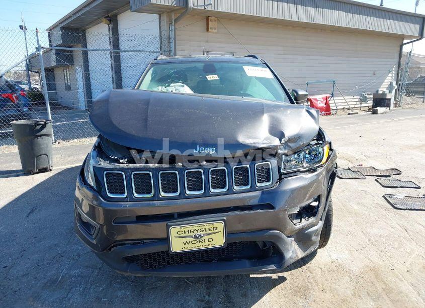 Photo 12 of 2018 Jeep Compass LATITUDE 4X4 (VIN 3C4NJDBB6JT239565)