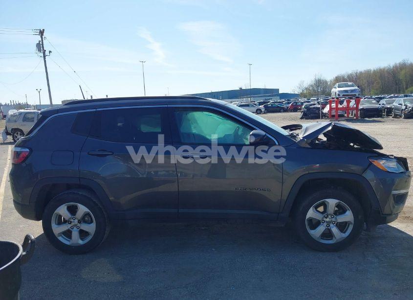 Photo 13 of 2018 Jeep Compass LATITUDE 4X4 (VIN 3C4NJDBB6JT239565)