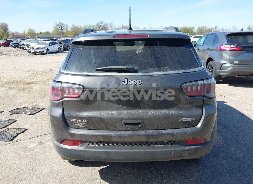 Photo 16 of 2018 Jeep Compass LATITUDE 4X4 (VIN 3C4NJDBB6JT239565)