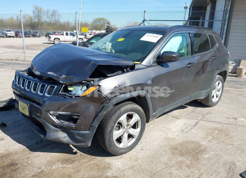 Photo 2 of 2018 Jeep Compass LATITUDE 4X4 (VIN 3C4NJDBB6JT239565)