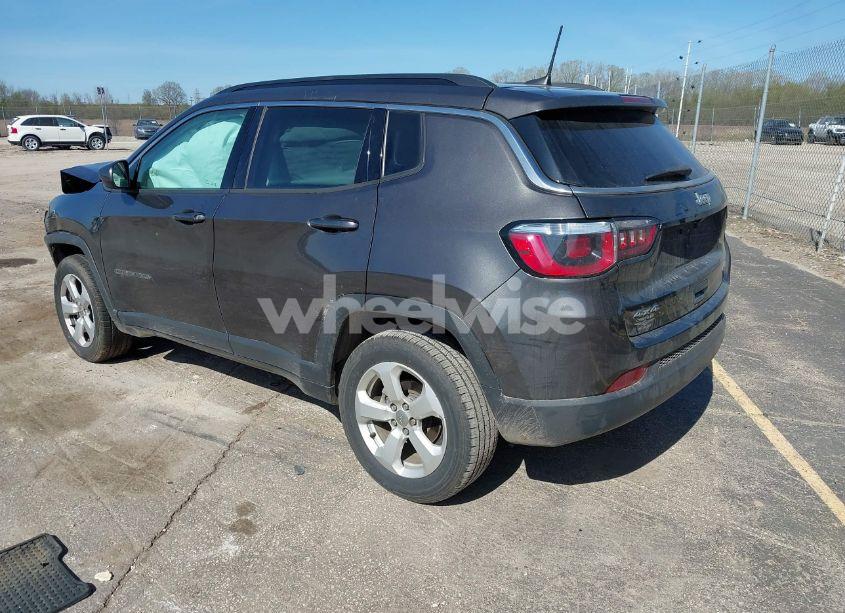 Photo 3 of 2018 Jeep Compass LATITUDE 4X4 (VIN 3C4NJDBB6JT239565)