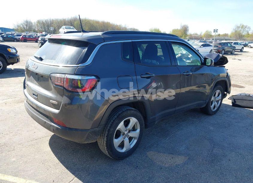 Photo 4 of 2018 Jeep Compass LATITUDE 4X4 (VIN 3C4NJDBB6JT239565)
