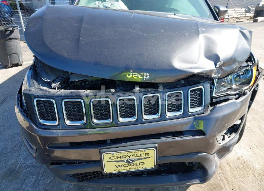 Photo 6 of 2018 Jeep Compass LATITUDE 4X4 (VIN 3C4NJDBB6JT239565)