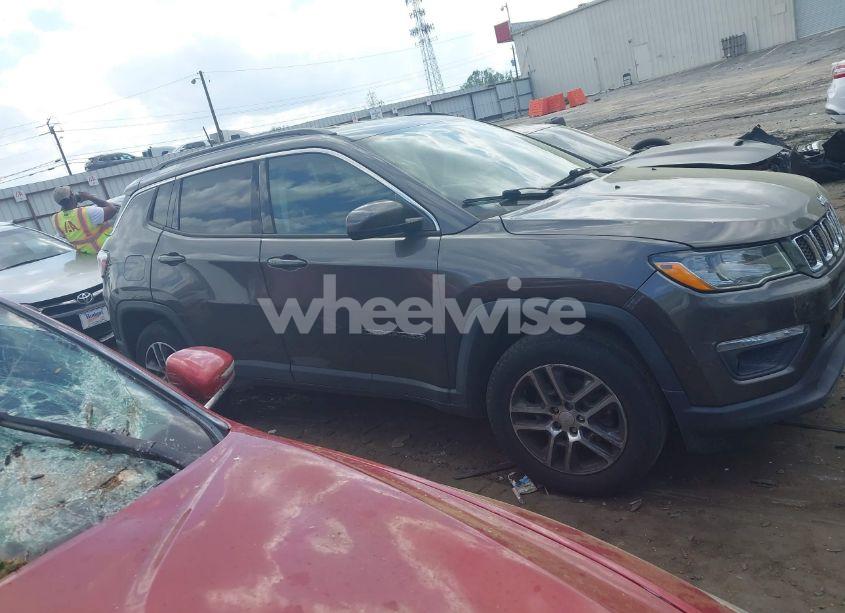 Photo 13 of 2018 Jeep Compass LATITUDE (VIN 3C4NJDBB6JT283680)