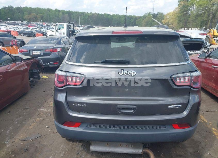 Photo 16 of 2018 Jeep Compass LATITUDE (VIN 3C4NJDBB6JT283680)