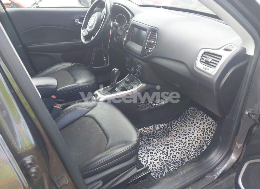 Photo 5 of 2018 Jeep Compass LATITUDE (VIN 3C4NJDBB6JT283680)