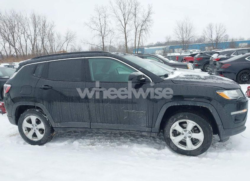 Photo 13 of 2018 Jeep Compass LATITUDE 4X4 (VIN 3C4NJDBB6JT307069)