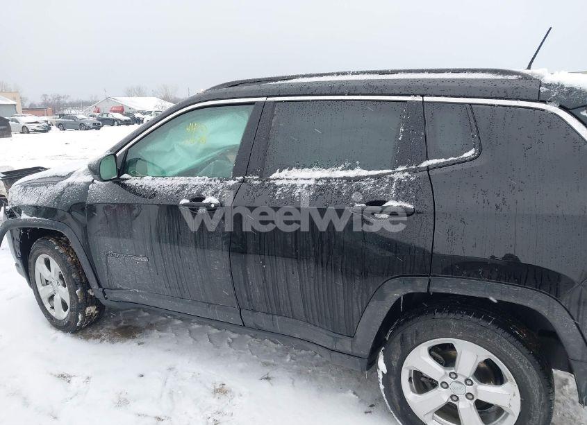 Photo 14 of 2018 Jeep Compass LATITUDE 4X4 (VIN 3C4NJDBB6JT307069)