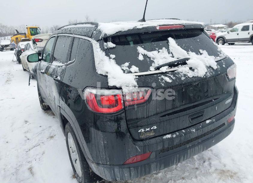 Photo 3 of 2018 Jeep Compass LATITUDE 4X4 (VIN 3C4NJDBB6JT307069)