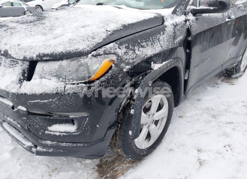 Photo 6 of 2018 Jeep Compass LATITUDE 4X4 (VIN 3C4NJDBB6JT307069)