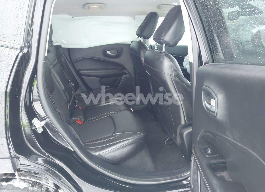 Photo 8 of 2018 Jeep Compass LATITUDE 4X4 (VIN 3C4NJDBB6JT307069)