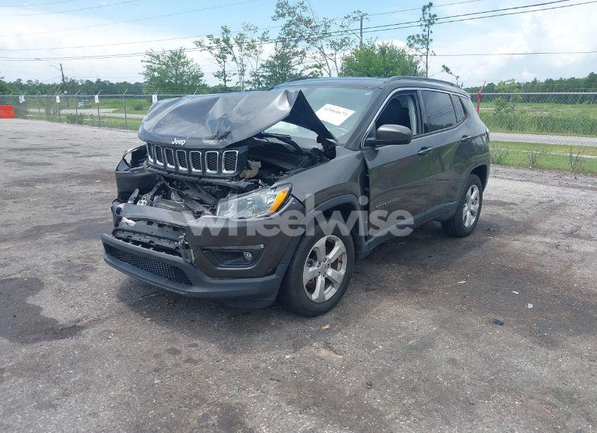 Photo 2 of 2018 Jeep Compass LATITUDE 4X4 (VIN 3C4NJDBB6JT342520)
