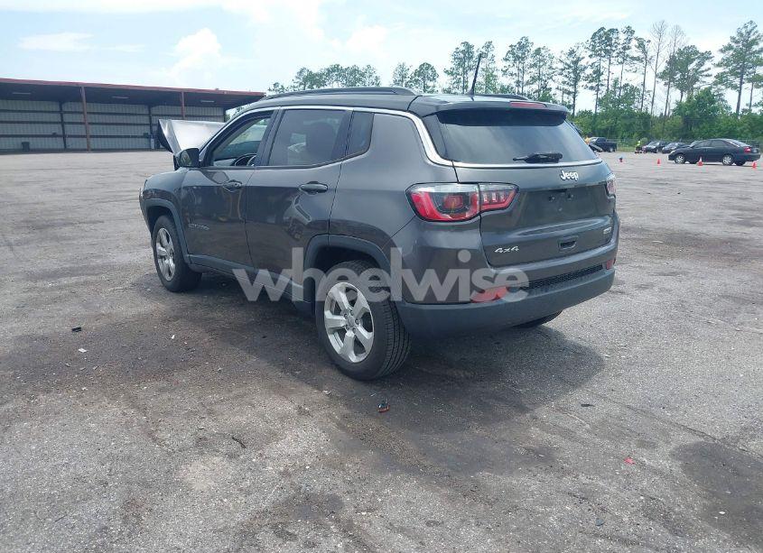 Photo 3 of 2018 Jeep Compass LATITUDE 4X4 (VIN 3C4NJDBB6JT342520)