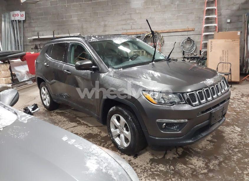 2018 Jeep Compass LATITUDE 4X4 (VIN 3C4NJDBB6JT348964) main photo