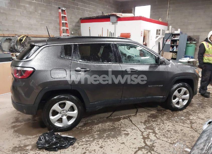 Photo 13 of 2018 Jeep Compass LATITUDE 4X4 (VIN 3C4NJDBB6JT348964)
