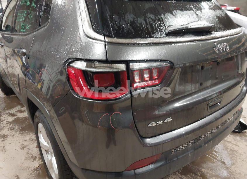 Photo 18 of 2018 Jeep Compass LATITUDE 4X4 (VIN 3C4NJDBB6JT348964)