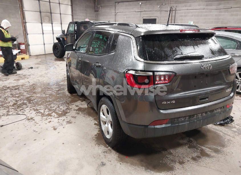 Photo 3 of 2018 Jeep Compass LATITUDE 4X4 (VIN 3C4NJDBB6JT348964)