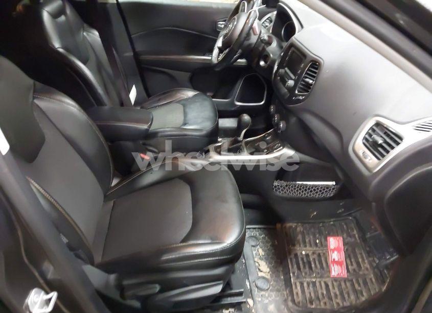 Photo 5 of 2018 Jeep Compass LATITUDE 4X4 (VIN 3C4NJDBB6JT348964)