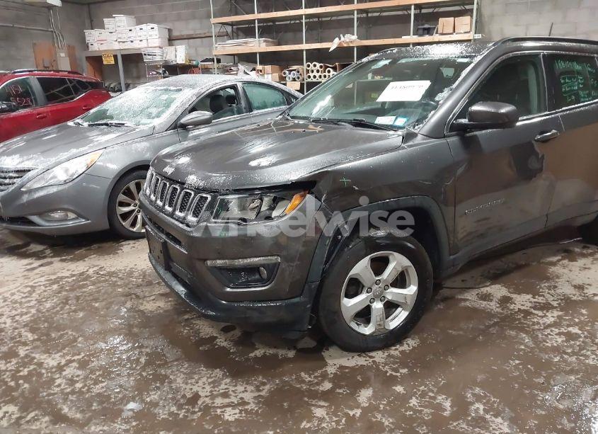 Photo 6 of 2018 Jeep Compass LATITUDE 4X4 (VIN 3C4NJDBB6JT348964)