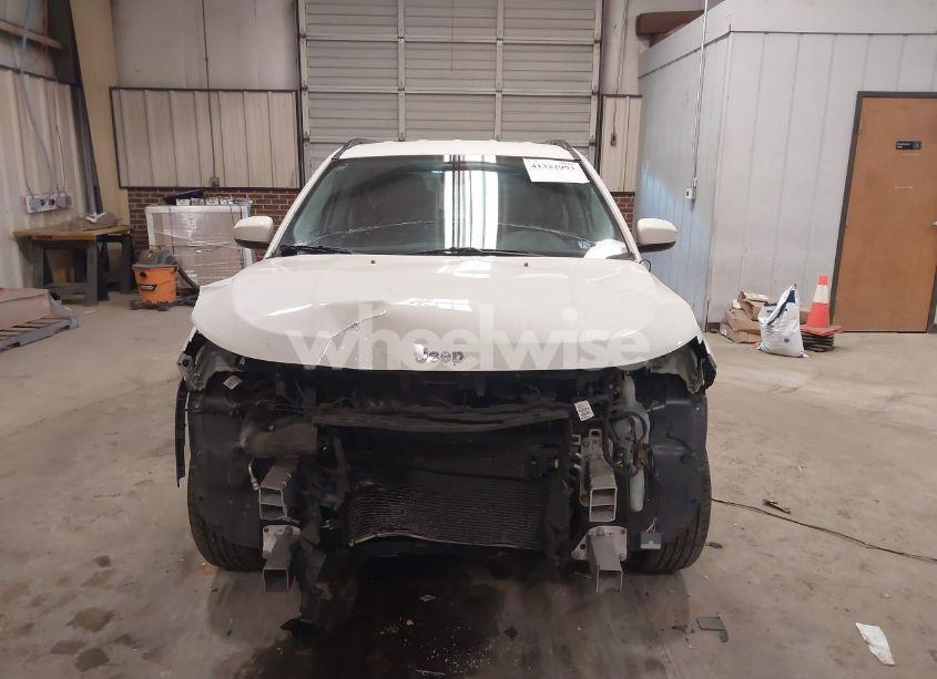 Photo 12 of 2018 Jeep Compass LATITUDE 4X4 (VIN 3C4NJDBB6JT415448)