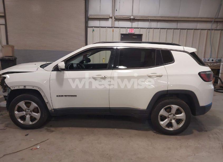 Photo 14 of 2018 Jeep Compass LATITUDE 4X4 (VIN 3C4NJDBB6JT415448)