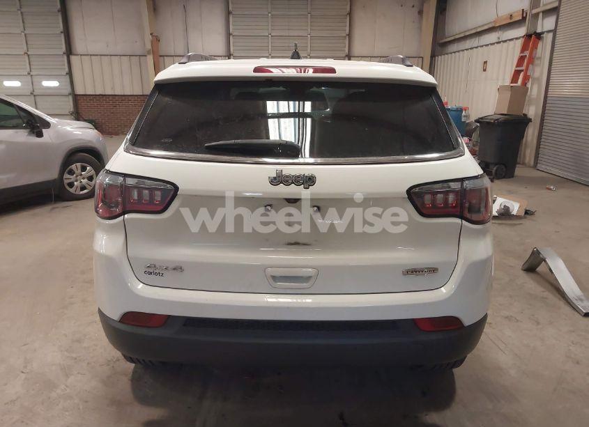 Photo 16 of 2018 Jeep Compass LATITUDE 4X4 (VIN 3C4NJDBB6JT415448)
