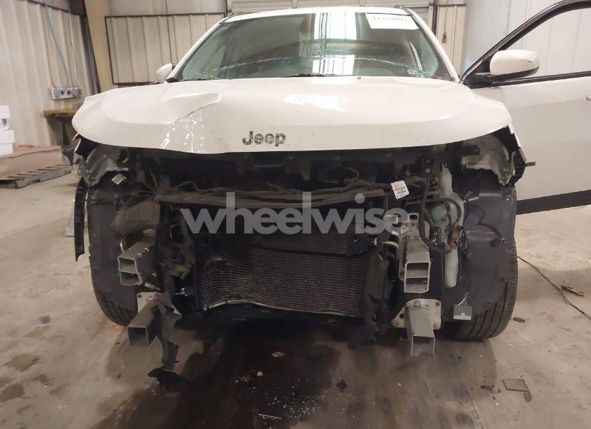 Photo 17 of 2018 Jeep Compass LATITUDE 4X4 (VIN 3C4NJDBB6JT415448)