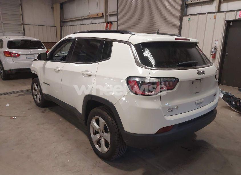 Photo 3 of 2018 Jeep Compass LATITUDE 4X4 (VIN 3C4NJDBB6JT415448)