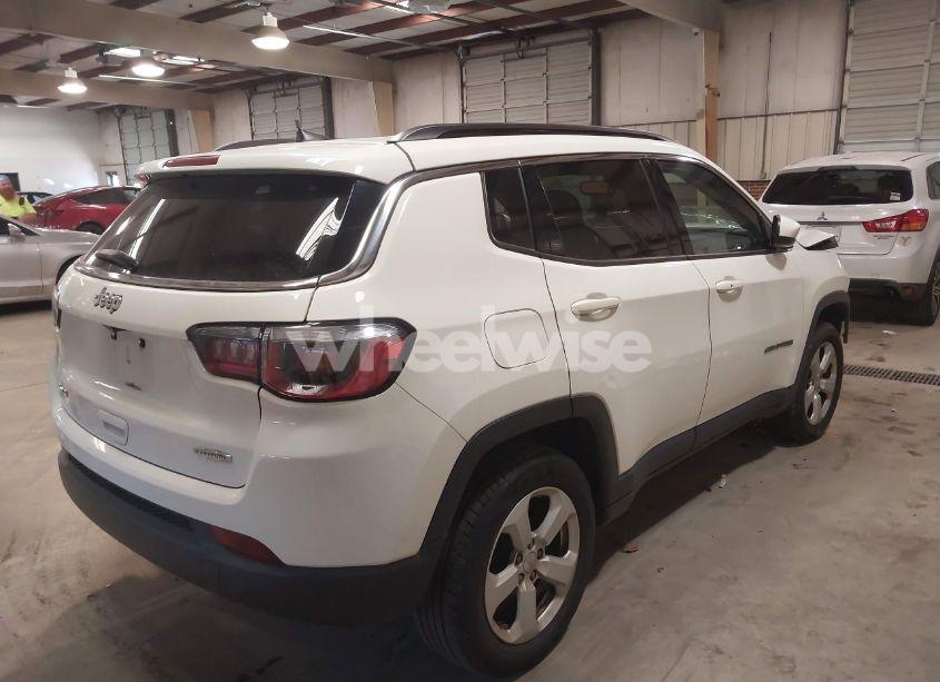 Photo 4 of 2018 Jeep Compass LATITUDE 4X4 (VIN 3C4NJDBB6JT415448)