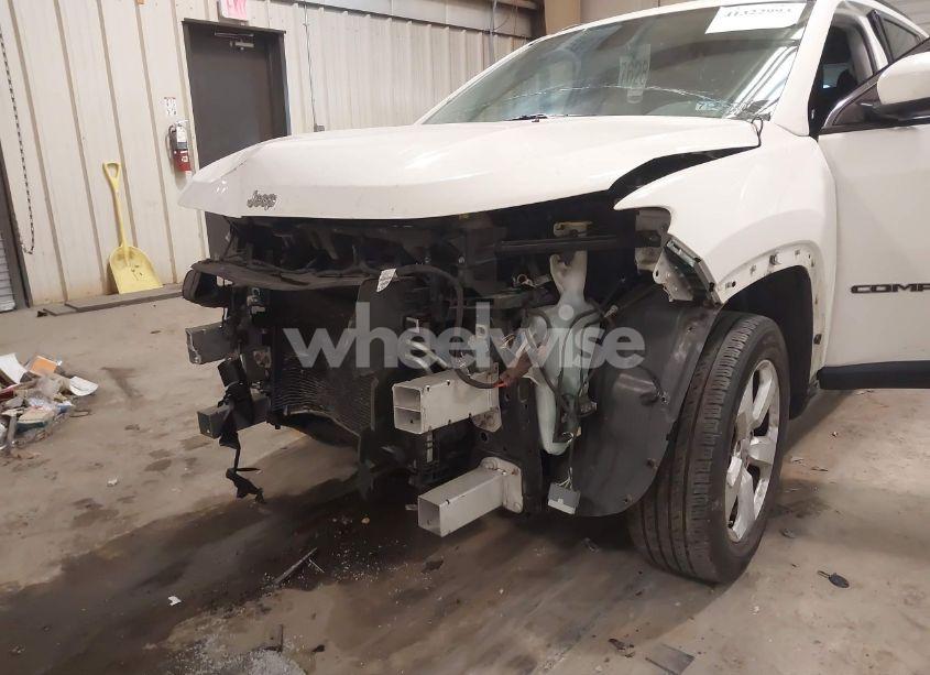 Photo 6 of 2018 Jeep Compass LATITUDE 4X4 (VIN 3C4NJDBB6JT415448)