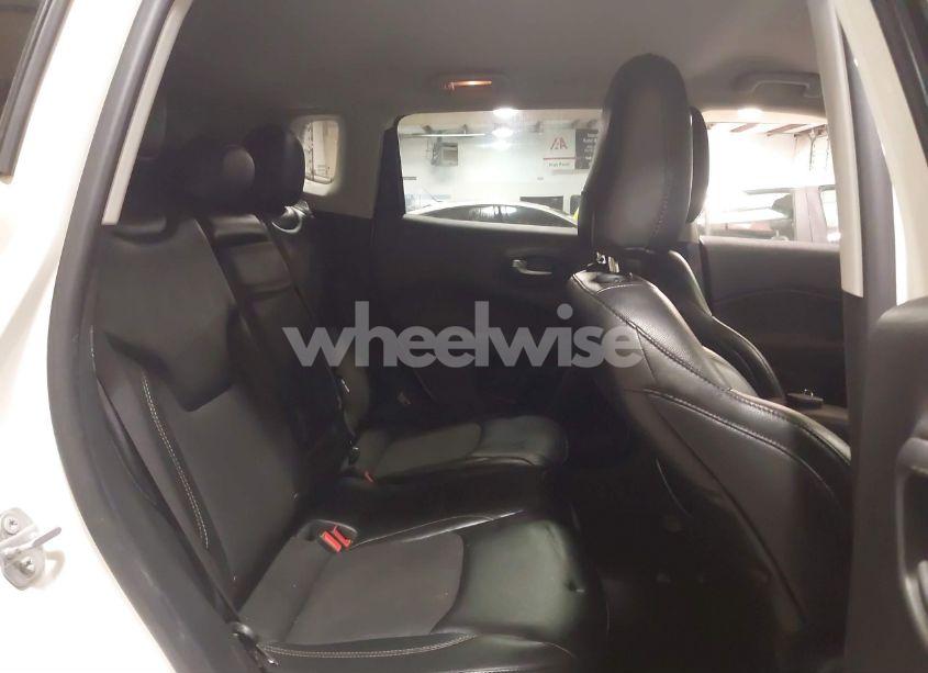 Photo 8 of 2018 Jeep Compass LATITUDE 4X4 (VIN 3C4NJDBB6JT415448)